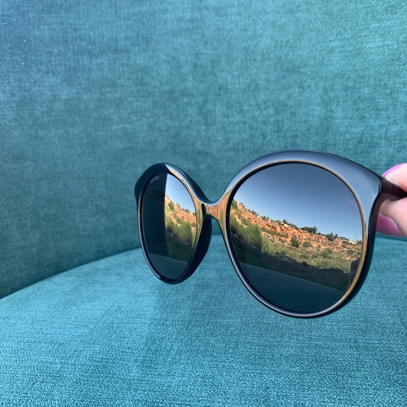 Large Black Gucci Sunglasses - Picture 4 of 13